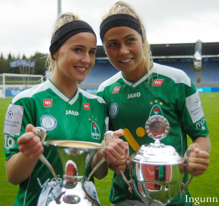 Jóna Kristín (hægri) skoraði í kvöld.