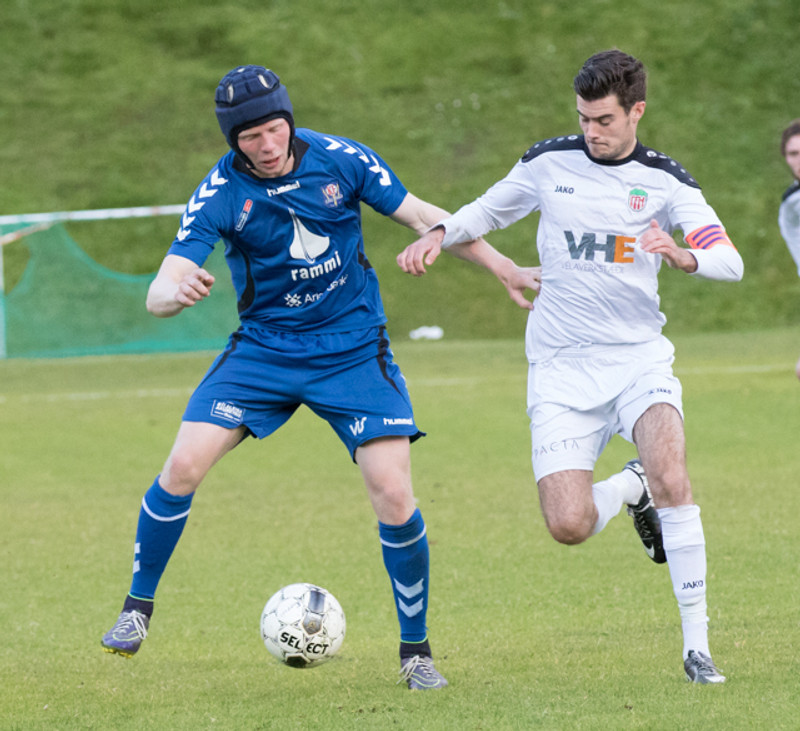 Brynjar Árnason, fyrirliði Hattar (til hægri).