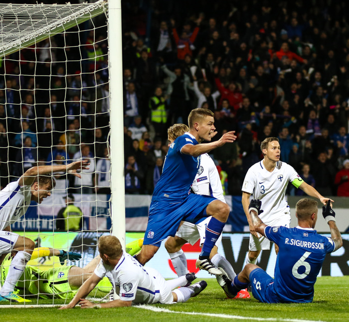 Hradecky fær sigurmarkið leiksins á sig.