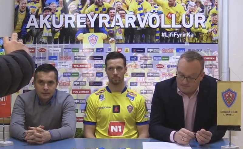 Hallgrímur kominn í treyju KA.