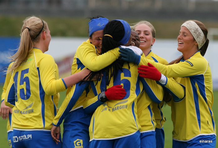 Hópknús eftir Grindavíkurmark