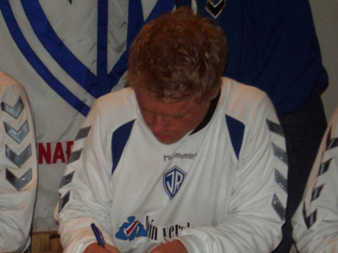 Guðfinnur skrifar undir í dag.