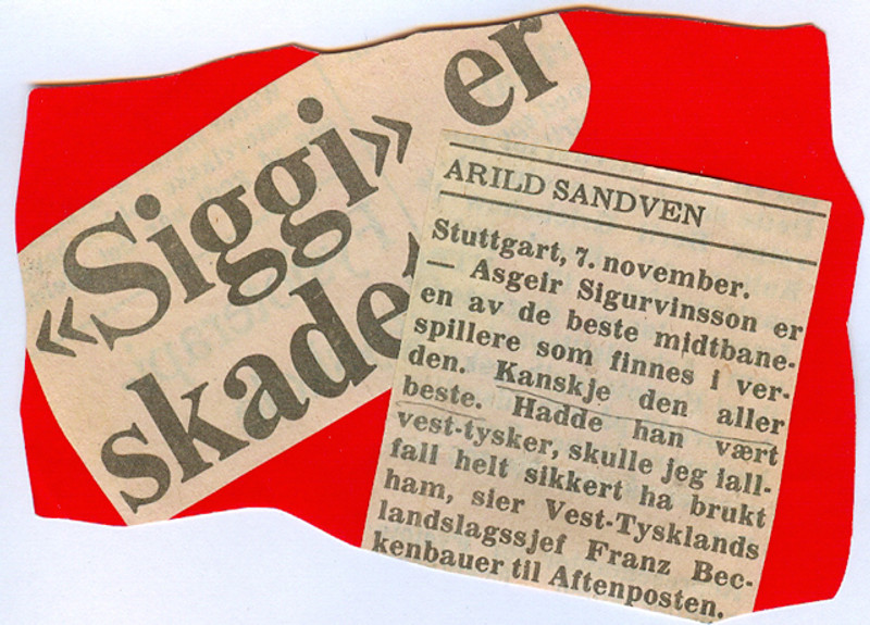 Ein af fjölmörgum úrklippum þar sem sagt er að Ásgeir sé einn besti miðvallarleikmaður heims, ef ekki sá allra besti. Og vitnað er í Franz Beckenbauer.