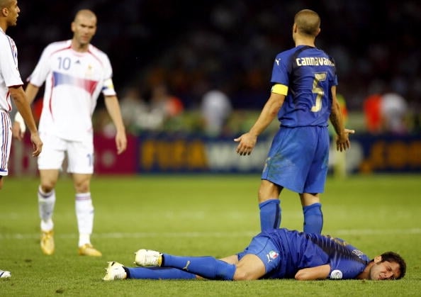 Zidane skallaði Materazzi.....