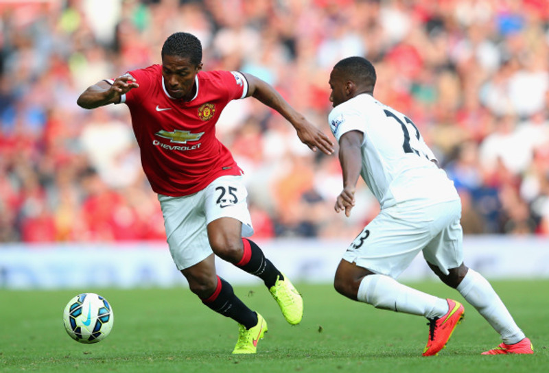 Antonio Valencia leggur skóna á hilluna