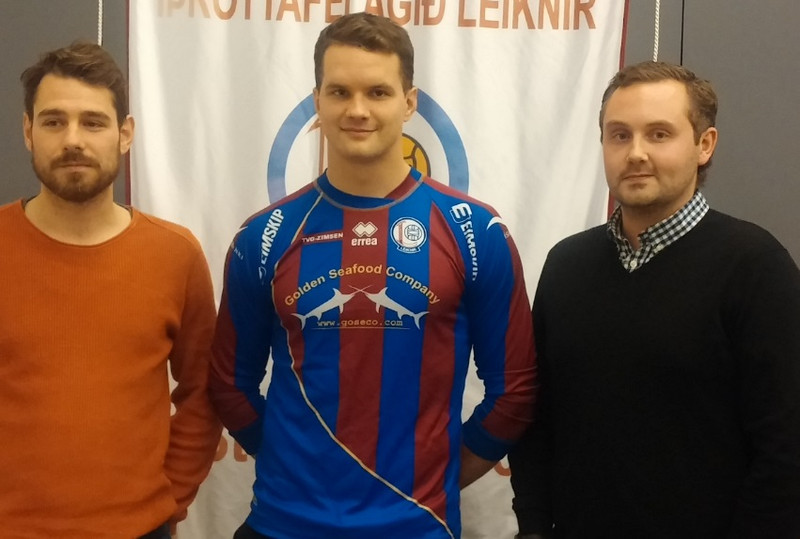 Kolbeinn ásamt þjálfurum Leiknis, Frey Alexanderssyni og Davíð Snorra Jónassyni.