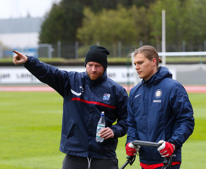 Kristinn Jóhannsson (til vinstri) er vallarstjóri á Laugardalsvelli.