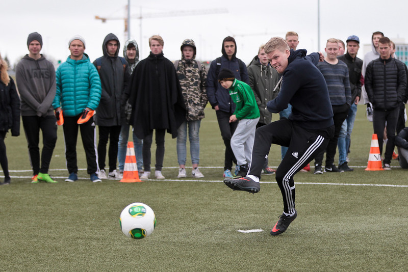 Vítaskytta Íslands á morgun - Taktu þátt