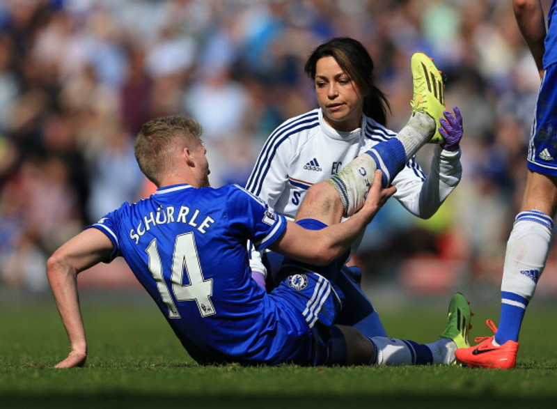 Eva Carneiro að störfum.