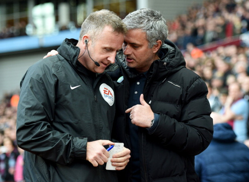 Úrvalsdeildin styður Jon Moss