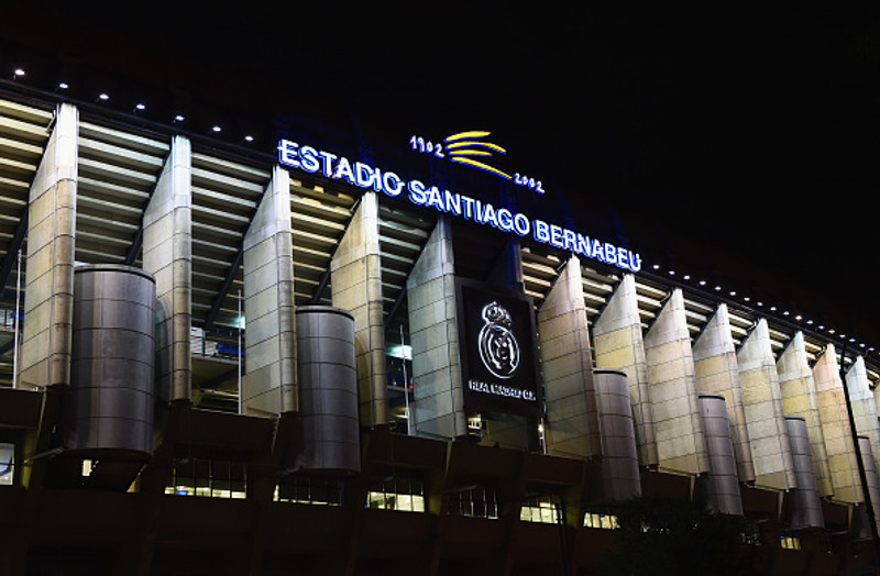 Fallegur gjörningur hjá Real Madrid - You'll Never Walk Alone spilað í hljóðkerfinu