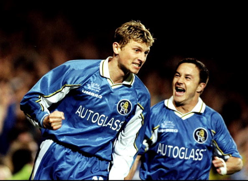 Tore André Flo fagnar marki með Chelsea. Hann er í dag þjálfari Sogndal í Noregi.