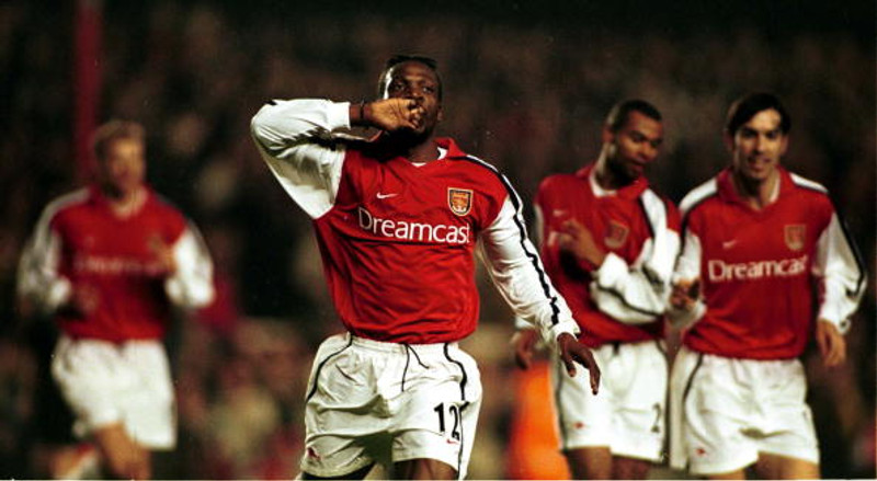 Lauren lék með Arsenal á árunum 2000 - 2007.