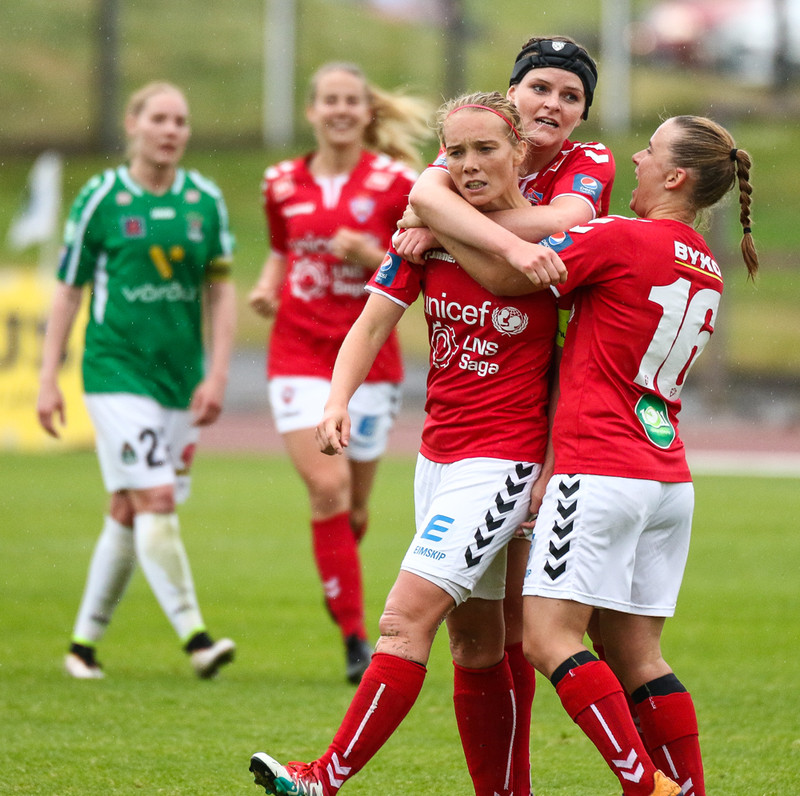 Marki fagnað á Kópavogsvelli.
