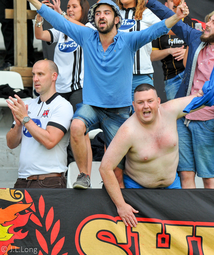 Stuðningsmenn Dundalk eru ávalt hressir.