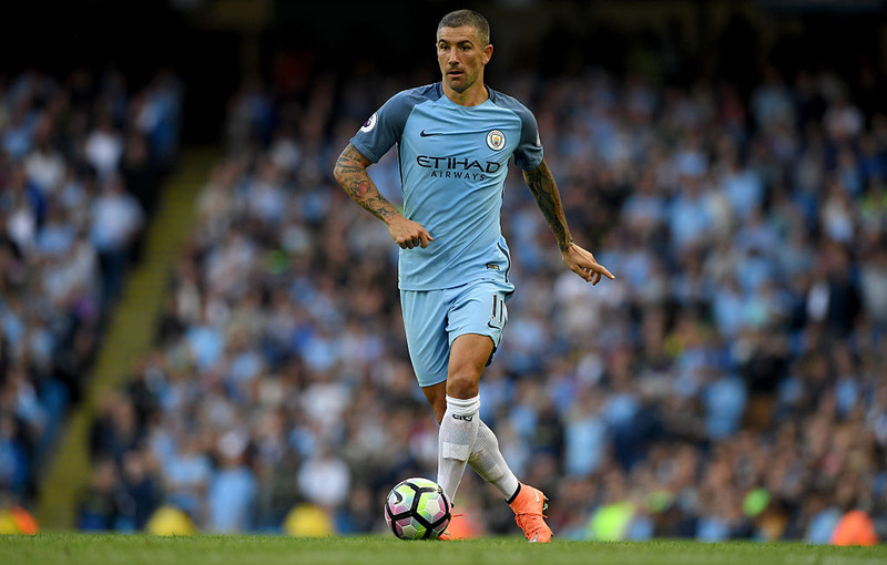 Vinstri bakvörður: Aleksandar Kolarov (Man City) - Lék sem miðvörður og átti frábæran leik.