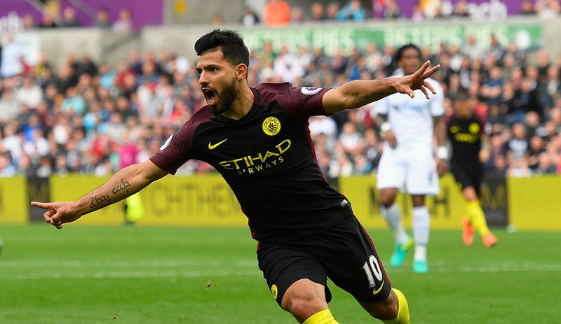 Sergio Aguero – Man City: Guardiola er búinn að koma Argentínumanninum í fantaform. Skoraði tvö í sigri á Swansea.