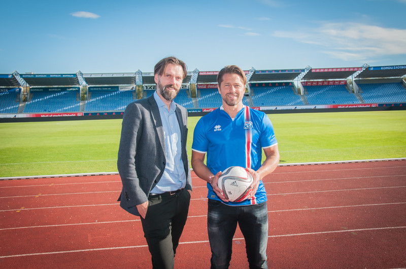 Tóti og Helgi Kolviðsson eru í myndinni. Hér eru þeir félagar 16 árum síðar.