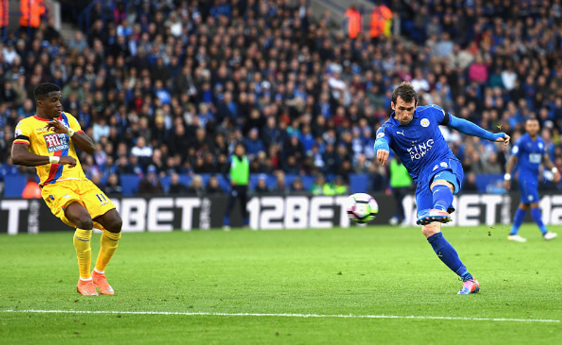 Christian Fuchs (Leicester) I Spilaði einn sinn besta leik á tímabilinu.