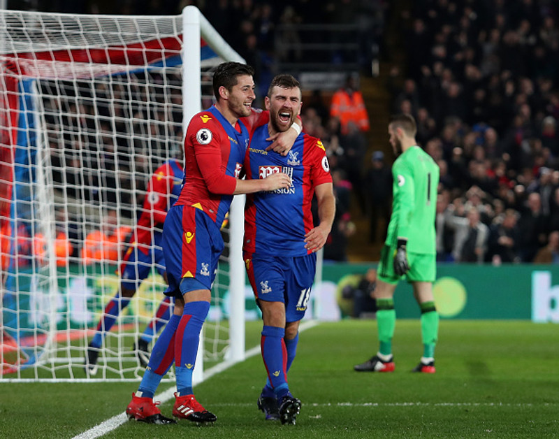 James McArthur fagnar hér með Joel Ward