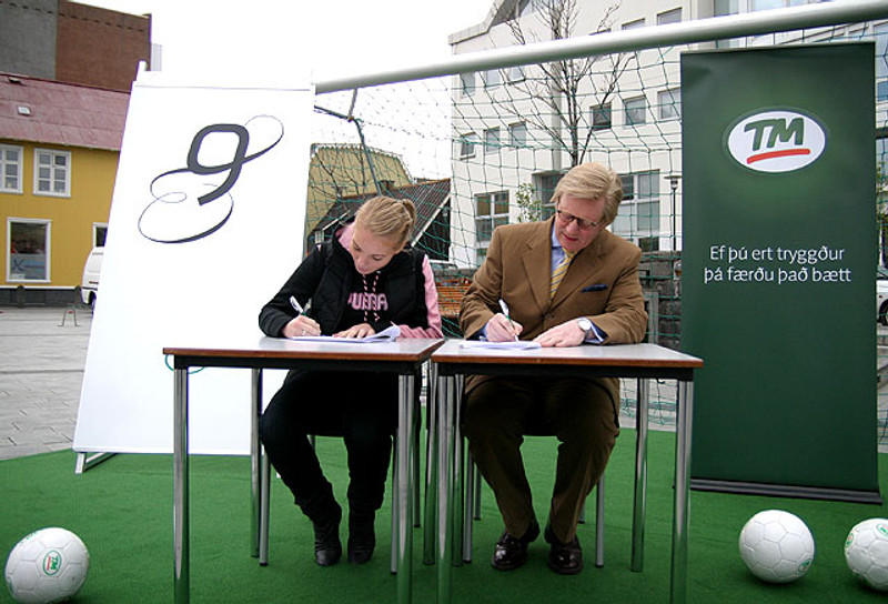 Árið 2007 starfaði Margrét Lára hjá Fótbolta.net og vann að því að efla umfjöllun um kvennafótbolta í samstarfi við Tryggingamiðstöðina.