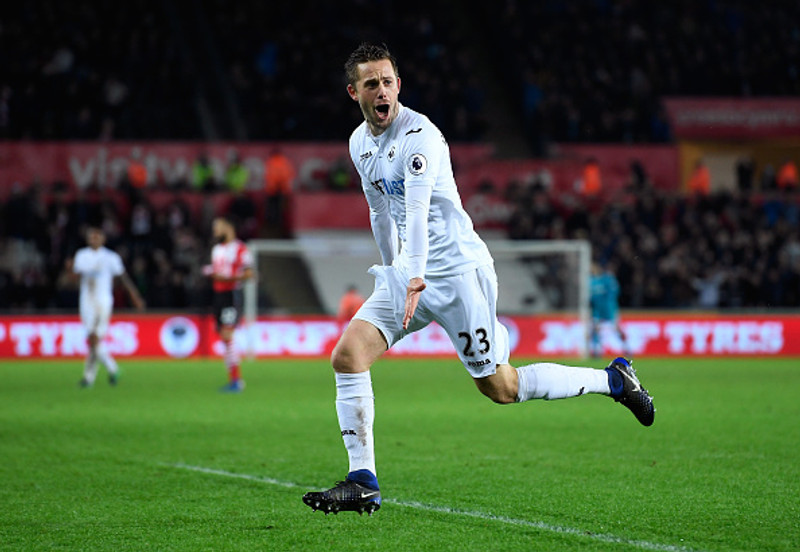 GYLFI SIGURÐSSON | SWANSEA CITY | Skoraði og lagði upp í sigurleik. Hann er ástæða þess að Swansea er ekki í fallsæti.