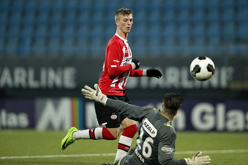 Albert hefur komið þrisvar sinnum inn á sem varamaður í aðalliði PSV á keppnistímabilinu.
