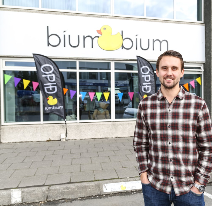 Bjarni á barnafataverslunina Bíum Bíum.