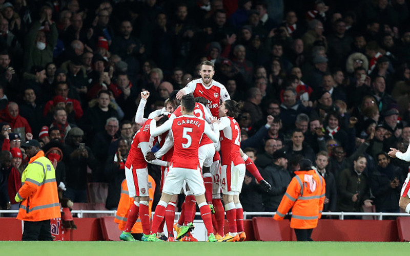 Arsenal kom til greina en þarf að spila um Samfélagsskjöldinn sömu helgi.