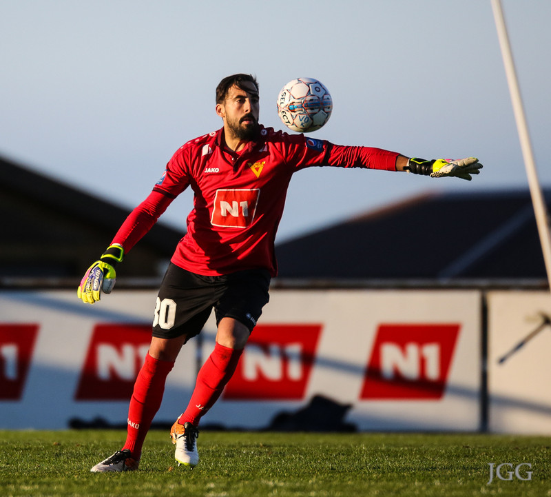 Markvörðurinn Cristian Martínez er 28 ára.