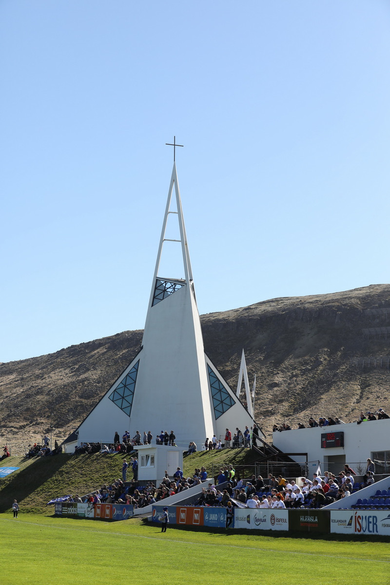 Frá Ólafsvíkurvelli þar sem núna er gervigras.