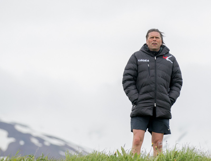 Heimir Ásgeirsson eigandi Eyjabita var gestur í útvarpsþættinum á laugardaginn. Hér er hann í áhorfendabrekkunni á Grenivík.