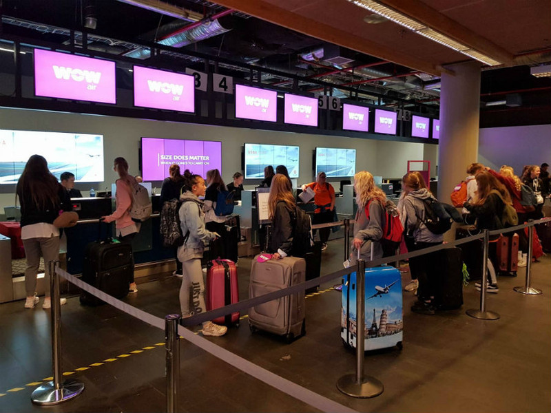 Knattspyrnuskóli Gaman Ferða - Mikið fjör í Leifsstöð í nótt