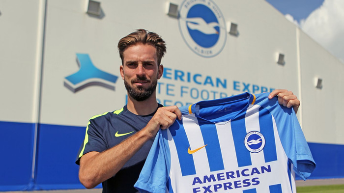 Pröpper spilaði yfir 100 leiki fyrir Brighton.