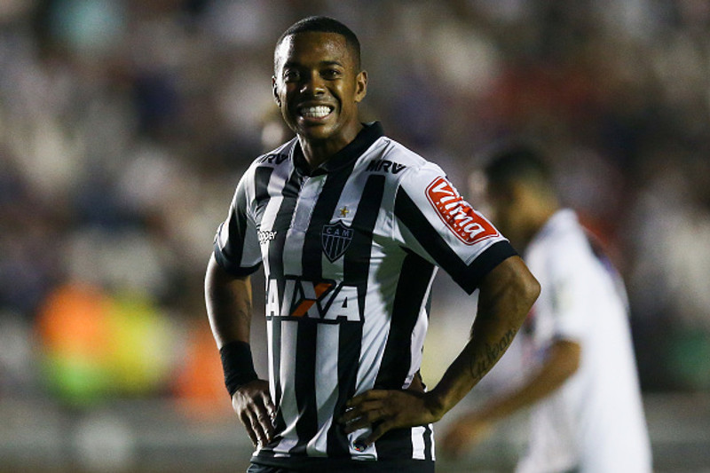 Robinho fær ekki að spila með Santos