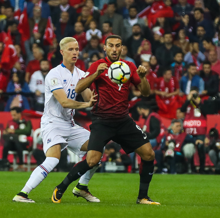 Cenk Tosun í leiknum gegn Íslandi í Eskisehir árið 2017.  Ísland vann þann leik 3-0.