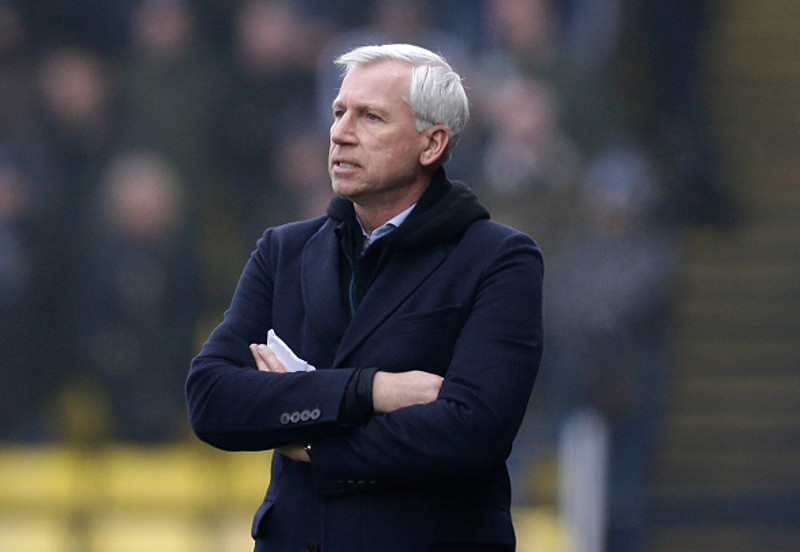 Alan Pardew er mættur í góða veðrið í Grikklandi