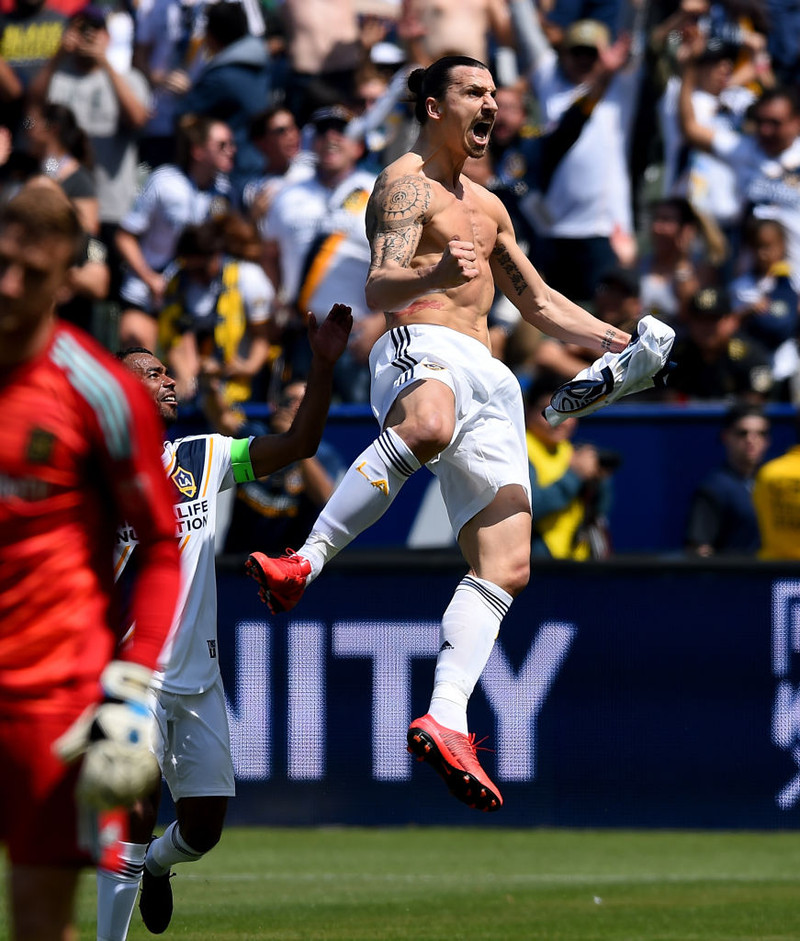 Zlatan er mættur aftur til Milan. Hann lék þar áður frá 2010 til 2012.