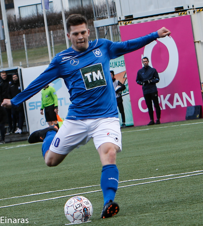 Þessi hægri fótur er ekkert grín.