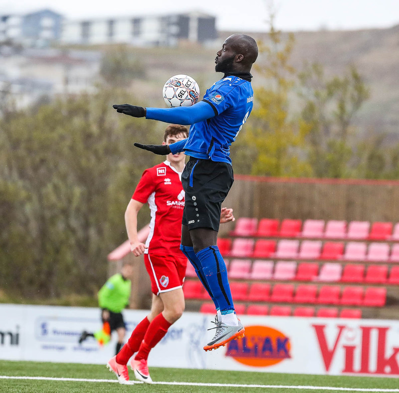 Fór frá Víkingi Ólafsvík til Færeyja.