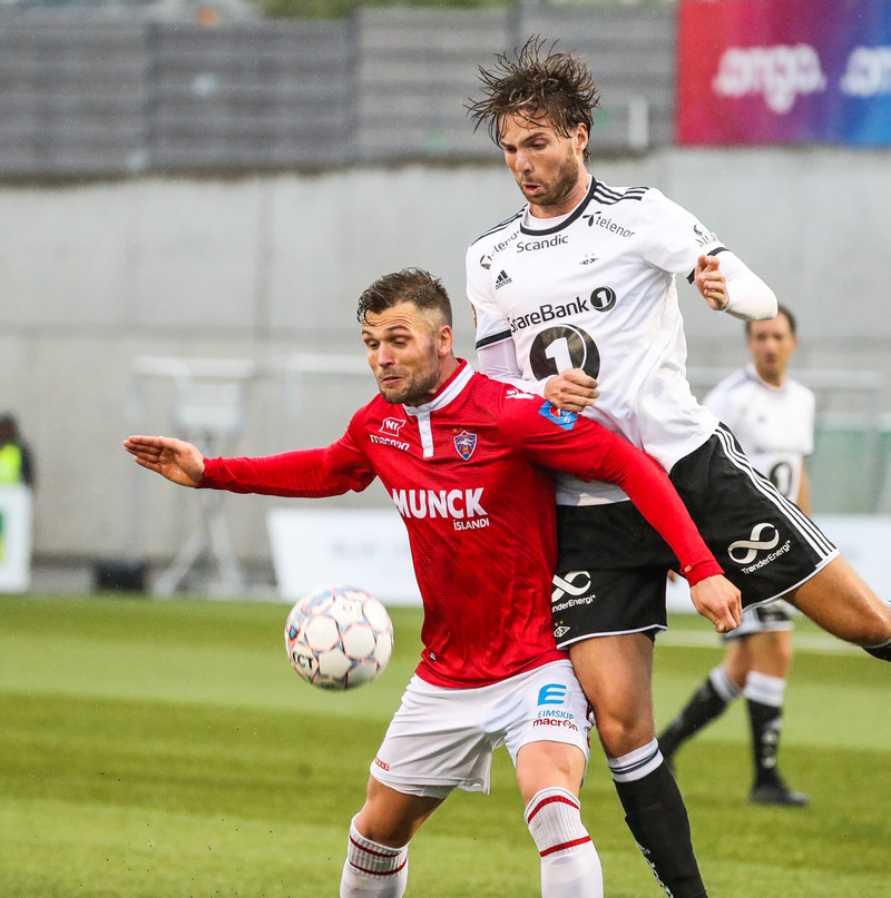Í leik með Val gegn Rosenborg í forkeppni Meistaradeildarinnar.