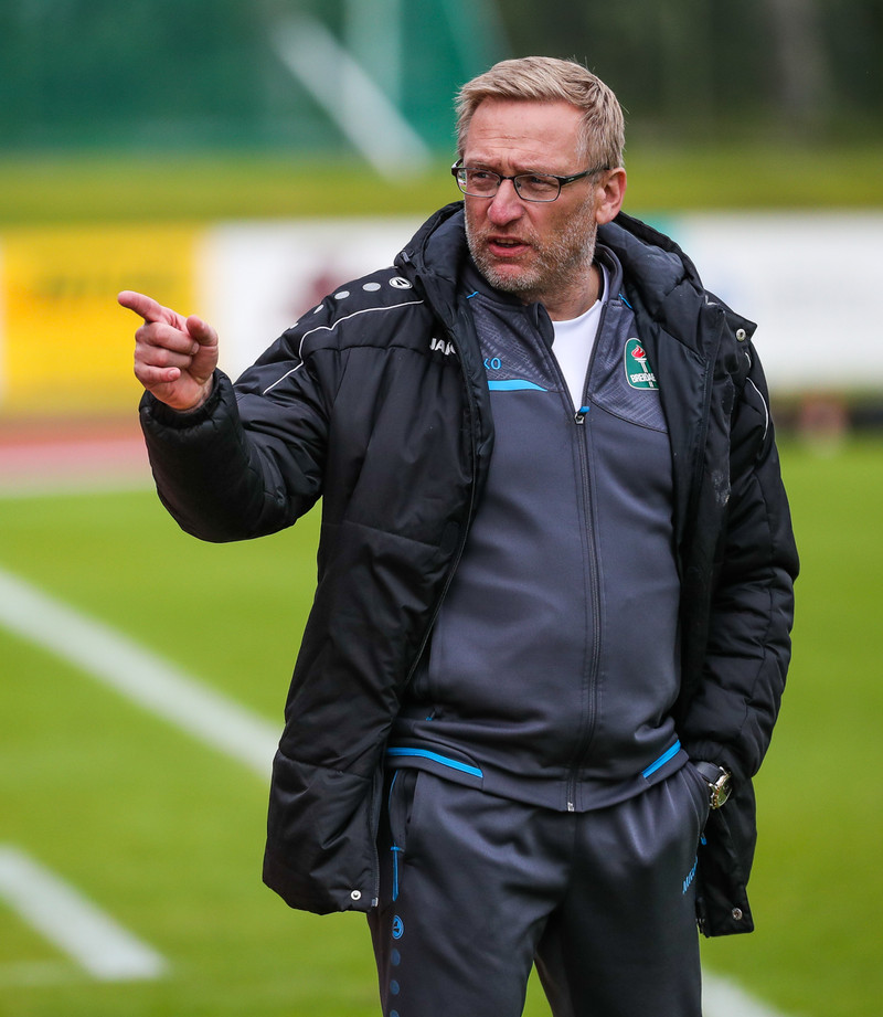 <b>Besti þjálfarinn:</B> Hef ekki áhuga á landsliðinu eins og staðan er