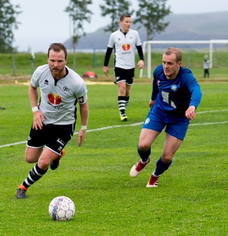 Garðar Ingi Leifsson skoraði beint úr aukaspyrnu í sigri KV á KF í dag.