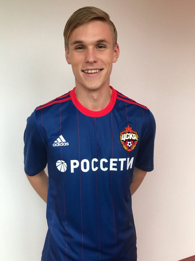 Arnór í búningi CSKA.