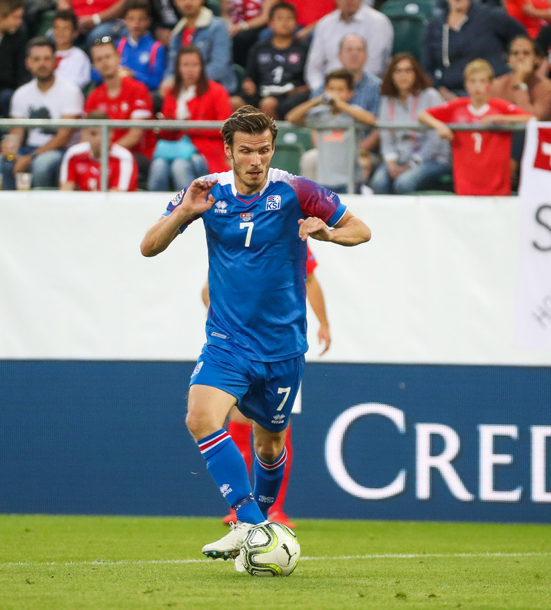 Darmstadt steinlá á heimavelli - Elmar fékk beint rautt