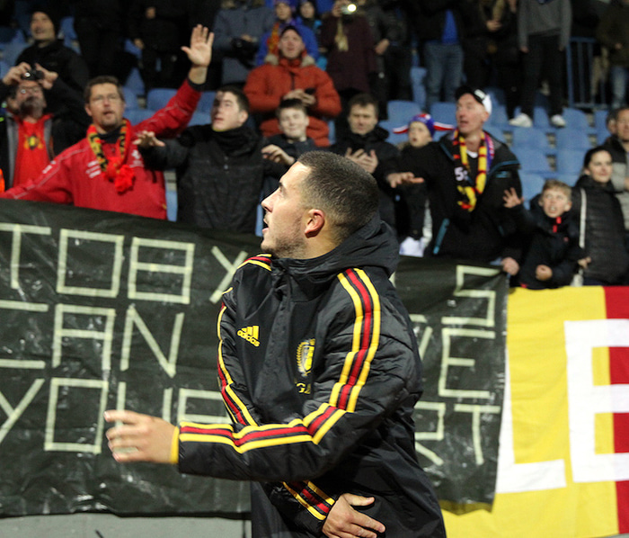 Eden Hazard eftir leik Íslands og Belgíu á Laugardalsvelli árið 2018.  Hann kemur ekki til Íslands núna.