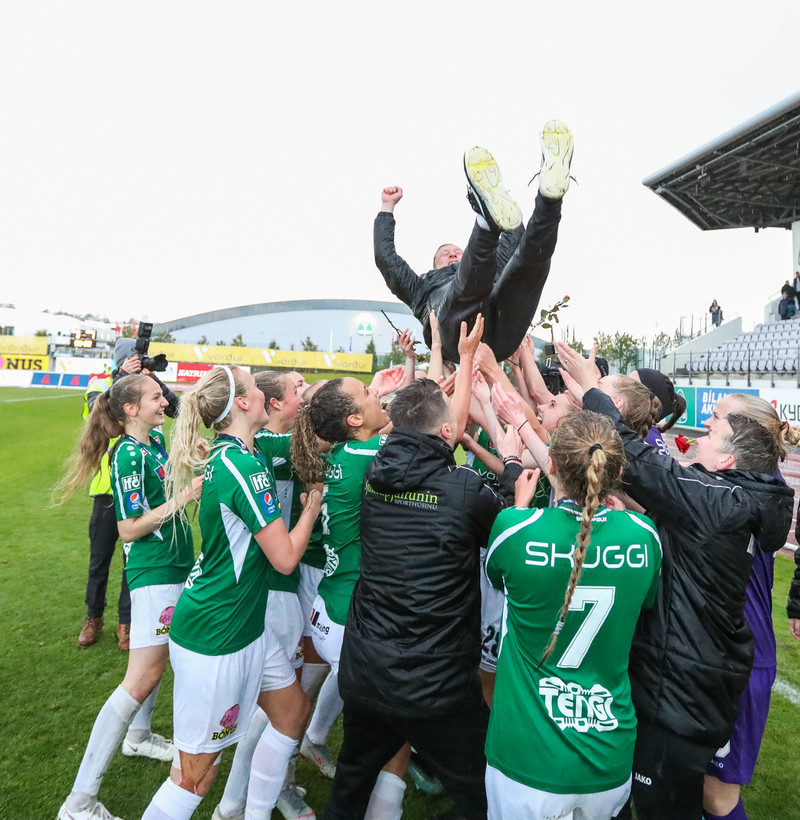 Steini fékk góða tolleringu eftir að Blikar tryggðu sér Íslandsmeistaratitilinn