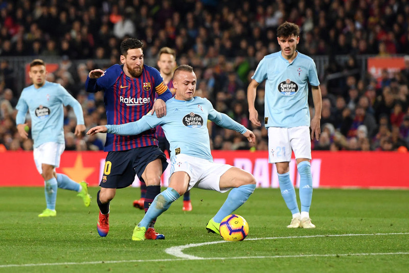 Lobotka í baráttunni við Lionel Messi