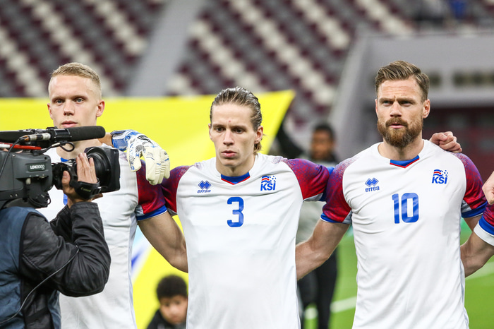 Böðvar hér fyrir miðju.