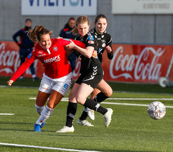 Þór/KA og Valur mætast í kvöld.